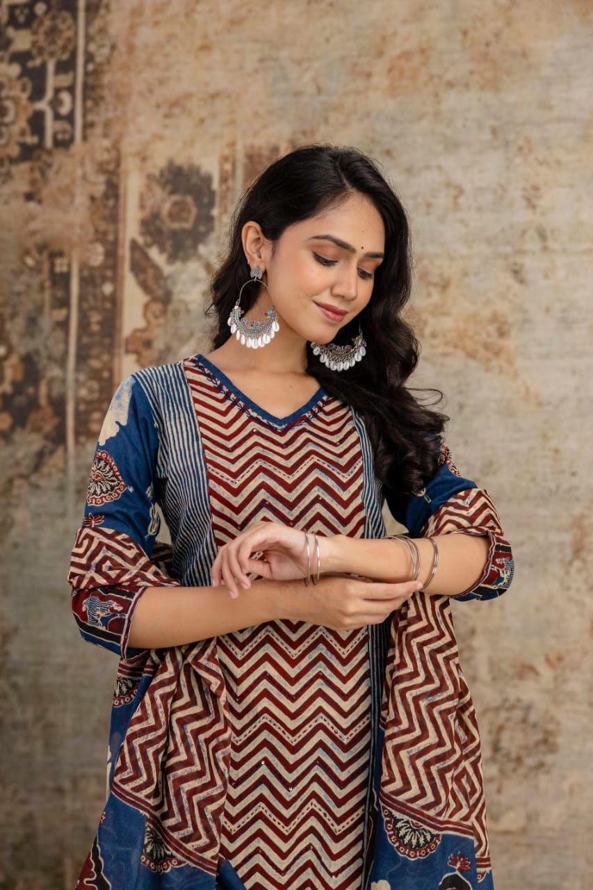 Comfortable Cotton 60-60 3-Piece Digital Print Suit Set for Women