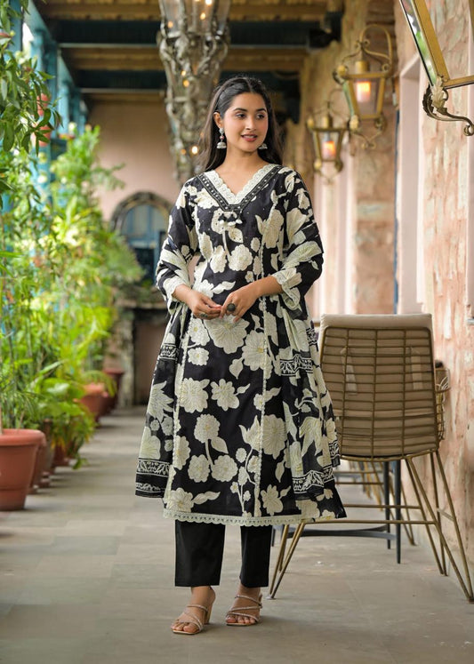 Woman Lace with beat work Printed   Floral kurta Pant  with Dupatta
