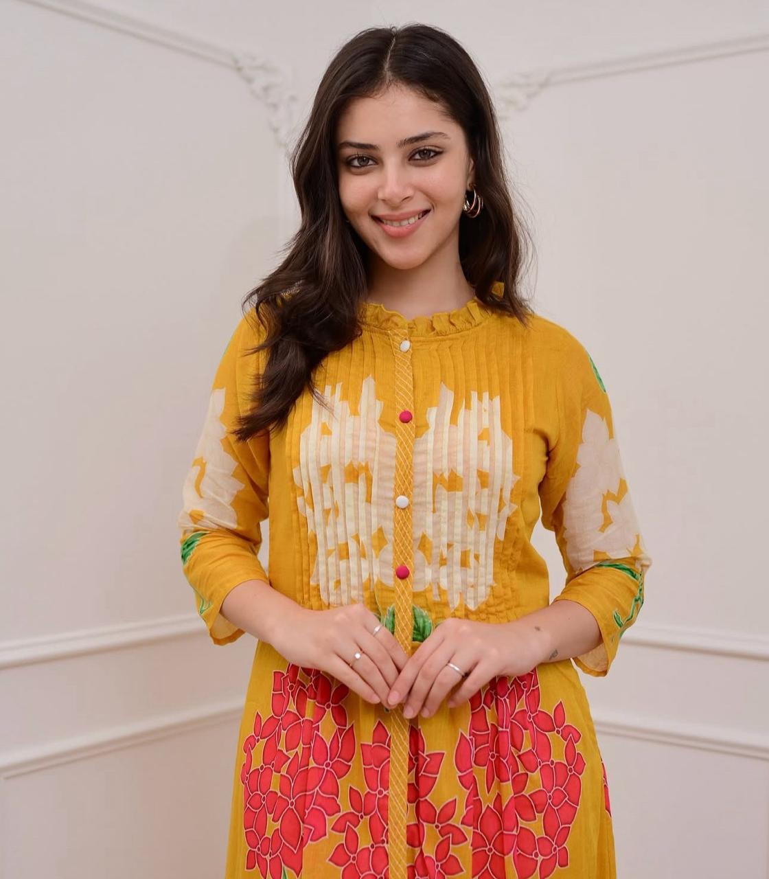 Premium Printed A-Line Kurti & Pant Set – Contemporary Floral Fusion Design