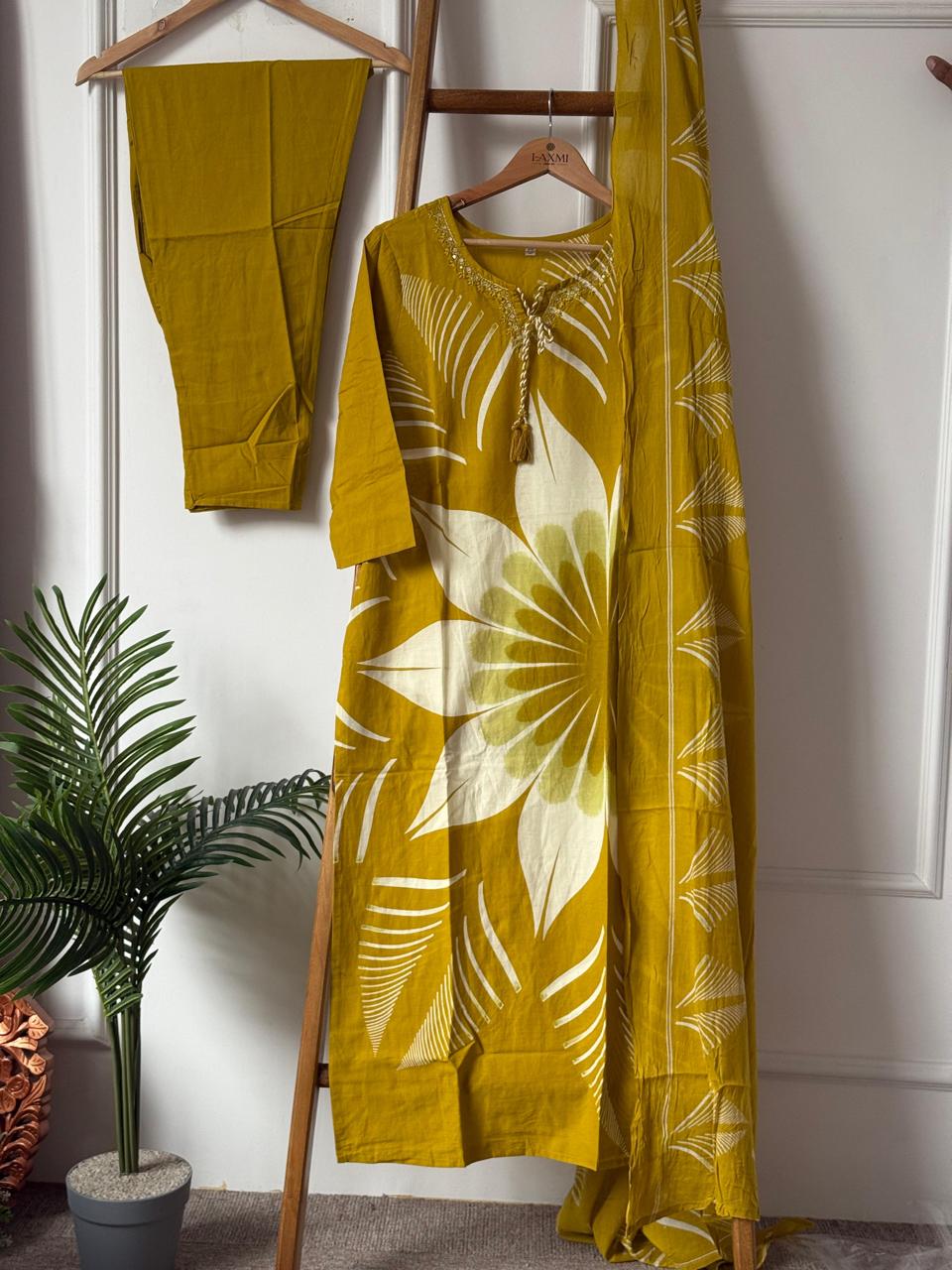 Premium Cotton 60-60 Placement Print Kurta Set (3-Piece) – Elegant Pink Ethnic Wear for Women-3